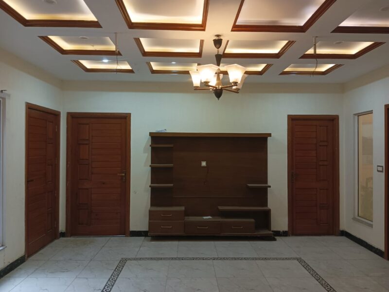 5 MARLA HOUSE FOR SALE IN GULBERG VALLEY